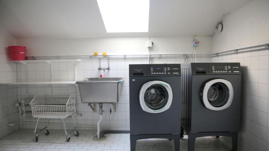 Tvättstugan har två nya tvättmaskiner, torktumlare, mangel och ett rymligt torkrum.
